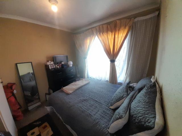 4 Bedroom House For Sale in Dhlamini