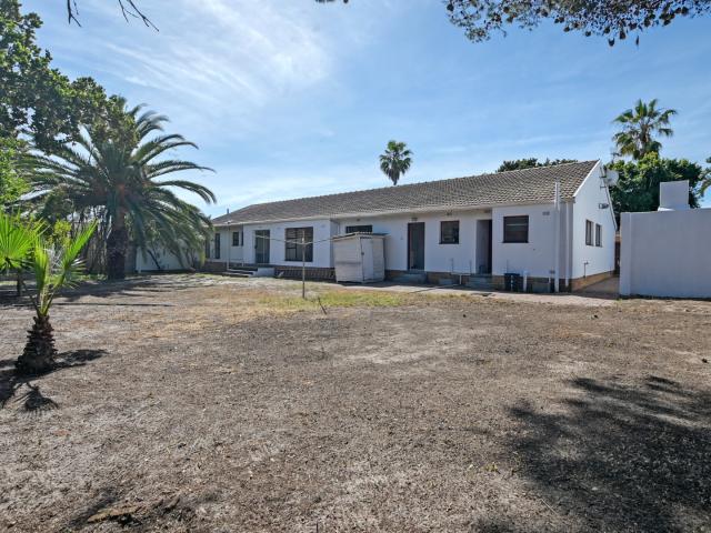 4 Bedroom House For Sale in Duynefontein