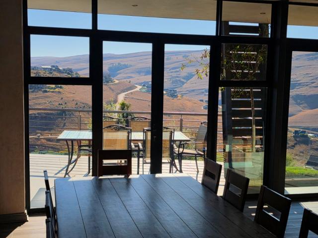 4 Bedroom House For Sale in Dullstroom
