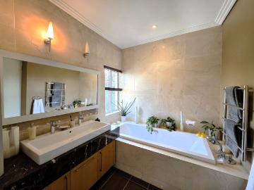 4 Bedroom House For Sale in Dunkeld West