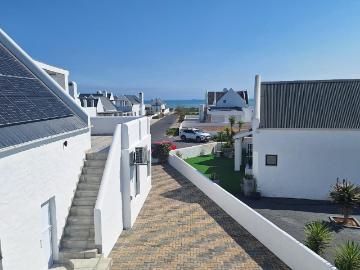 4 Bedroom House For Sale in Dwarskersbos