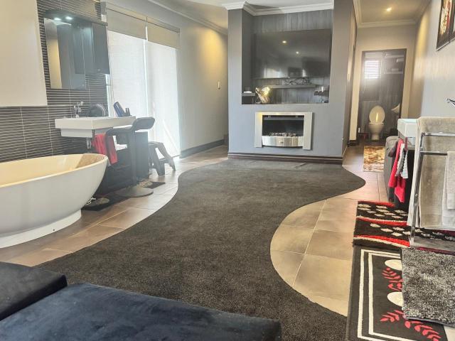 4 Bedroom House For Sale in Emfuleni Golf Estate