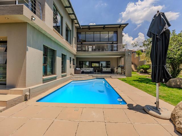 4 Bedroom House For Sale in Eagle Canyon Golf Estate