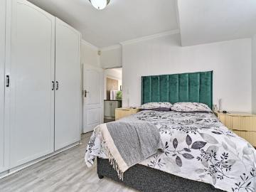 4 Bedroom House For Sale in East Town