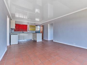 4 Bedroom House For Sale in East Town