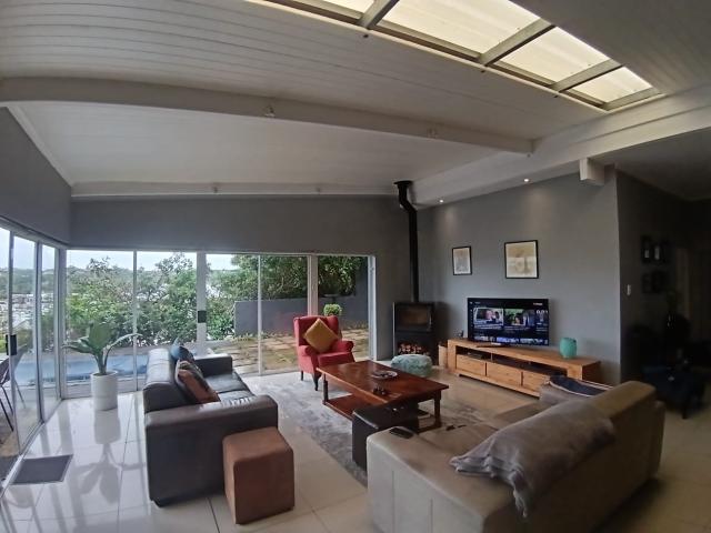 4 Bedroom House For Sale in East Bank