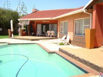4 Bedroom House For Sale in Eden Glen