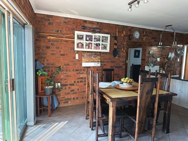 4 Bedroom House For Sale in Eike Park