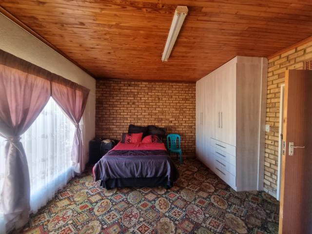 4 Bedroom House For Sale in Elandia