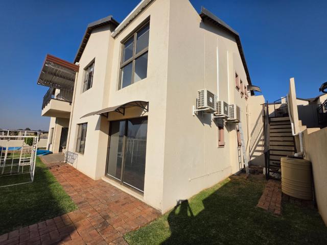 4 Bedroom House For Sale in Eldo Ridge Estate