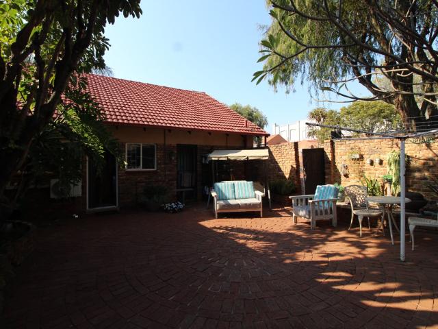 4 Bedroom House For Sale in Eldoraigne
