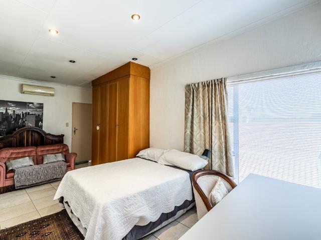 4 Bedroom House For Sale in Eldoraigne