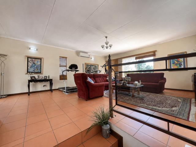 4 Bedroom House For Sale in Erasmuskloof