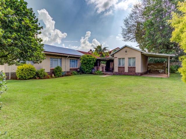 4 Bedroom House For Sale in Esther Park