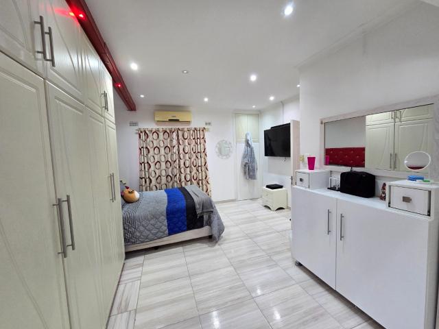 4 Bedroom House For Sale in Escombe