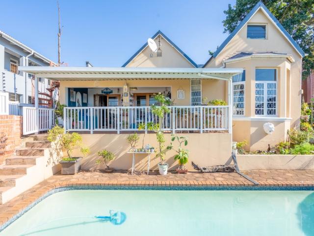 4 Bedroom House For Sale in Essenwood