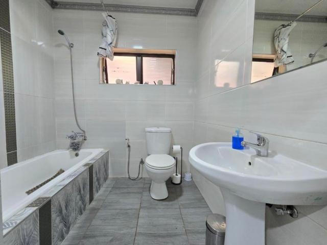 4 Bedroom House For Sale in Evans Park