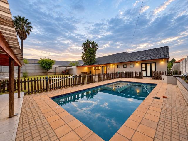 4 Bedroom House For Sale in Evans Park