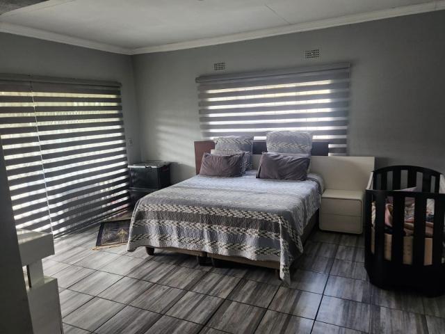 4 Bedroom House For Sale in Evans Park