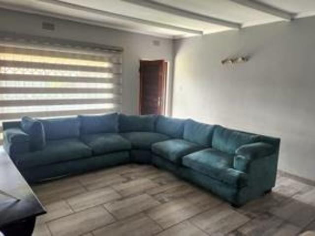 4 Bedroom House For Sale in Evans Park
