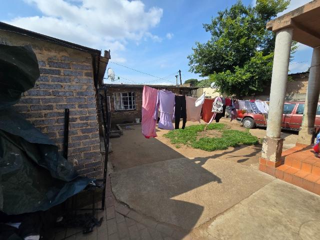 4 Bedroom House For Sale in Forest Hill