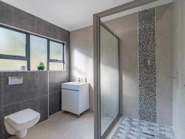 4 Bedroom House For Sale in Forest Hills