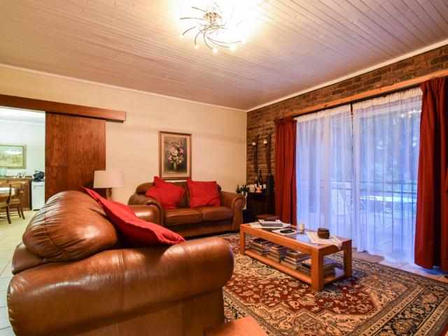4 Bedroom House For Sale in Faerie Glen