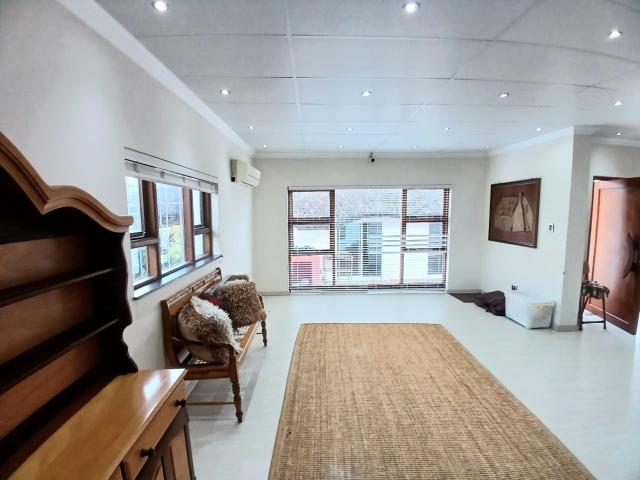4 Bedroom House For Sale in Fairbridge Heights