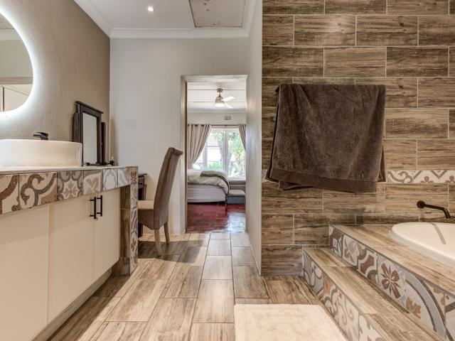 4 Bedroom House For Sale in Farrarmere