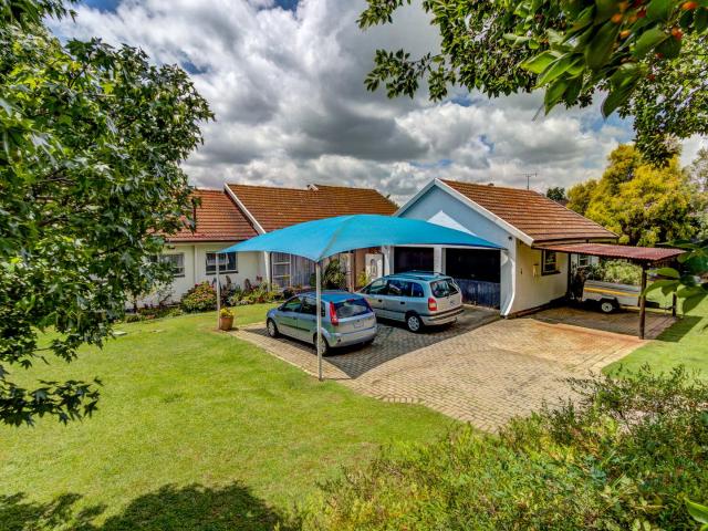 4 Bedroom House For Sale in Farrarmere