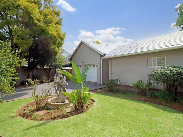 4 Bedroom House For Sale in Farrarmere