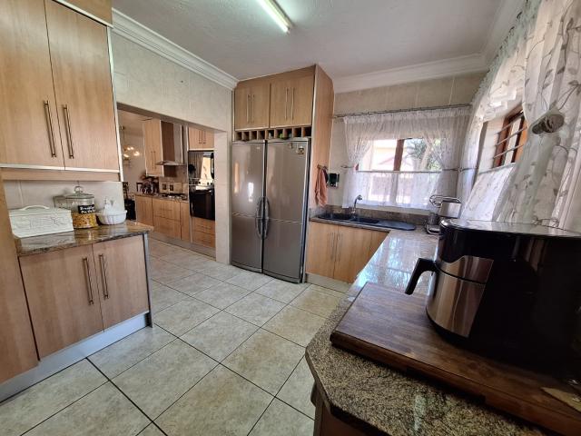 4 Bedroom House For Sale in Featherbrooke Estate