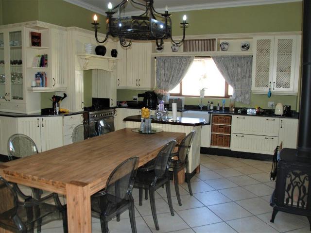 4 Bedroom House For Sale in Featherbrooke Estate