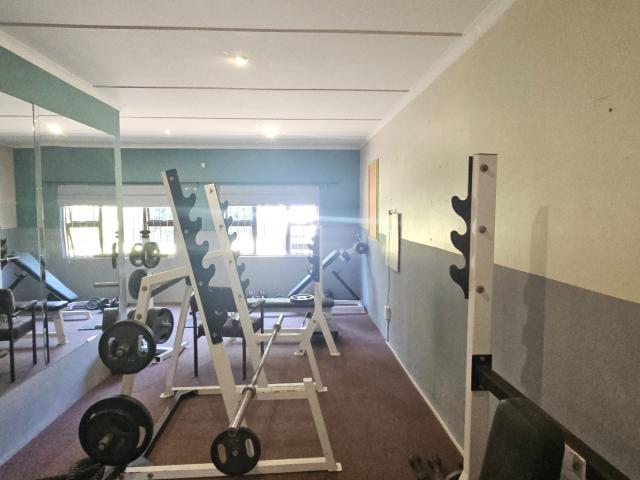 4 Bedroom House For Sale in Ferncliffe
