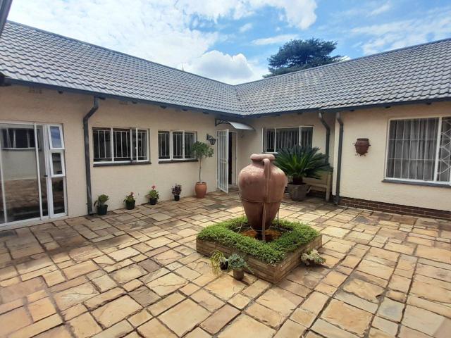 4 Bedroom House For Sale in Ferndale