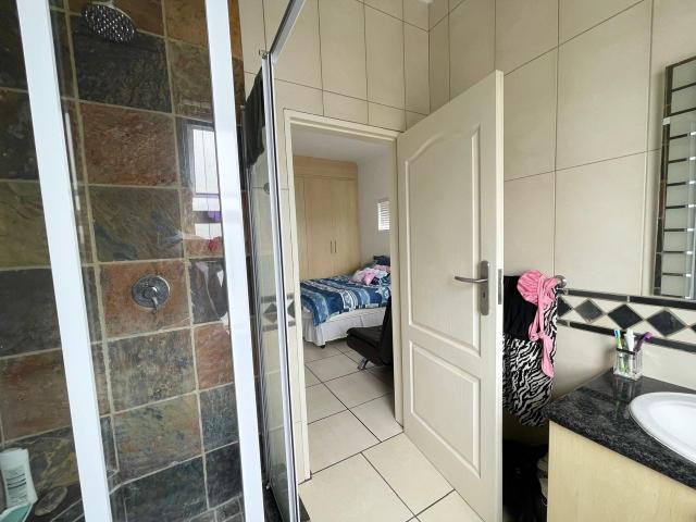 4 Bedroom House For Sale in Ferndale