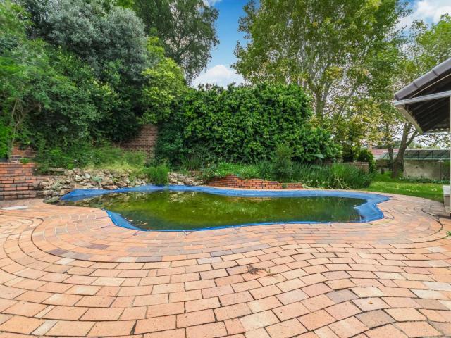 4 Bedroom House For Sale in Ferndale