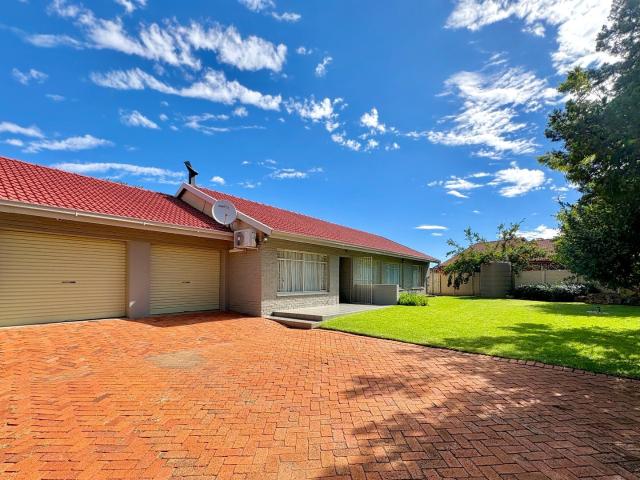 4 Bedroom House For Sale in Fichardt Park