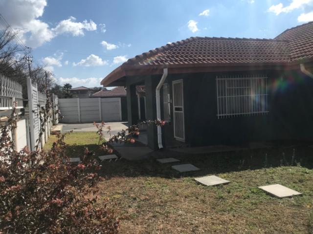 4 Bedroom House For Sale in Finsbury