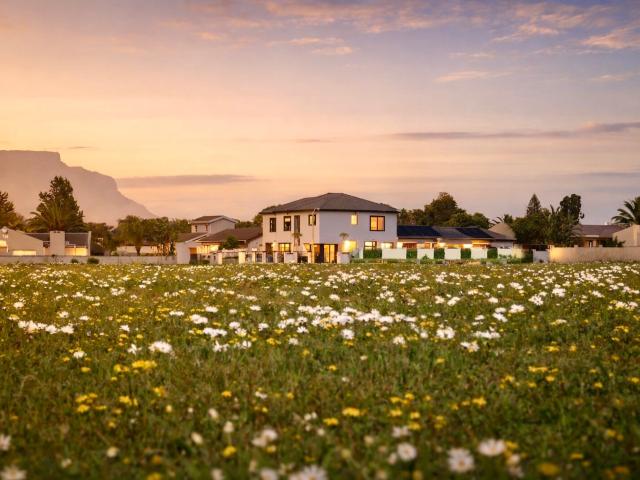 4 Bedroom House For Sale in Flamingo Vlei