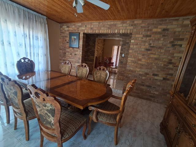 4 Bedroom House For Sale in Flamwood