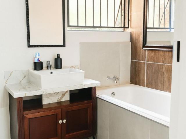 4 Bedroom House For Sale in Florauna