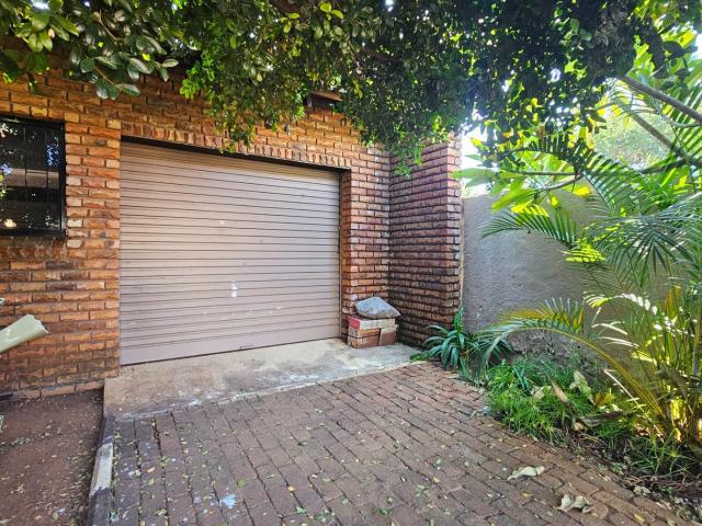 4 Bedroom House For Sale in Flora Park