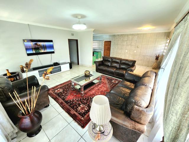 4 Bedroom House For Sale in Florentia