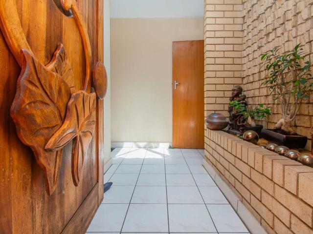 4 Bedroom House For Sale in Florida Hills