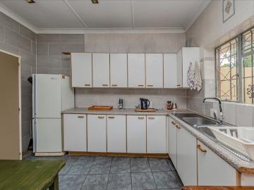 4 Bedroom House For Sale in Florida Hills