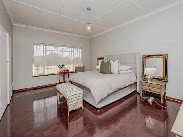 4 Bedroom House For Sale in Florida Hills