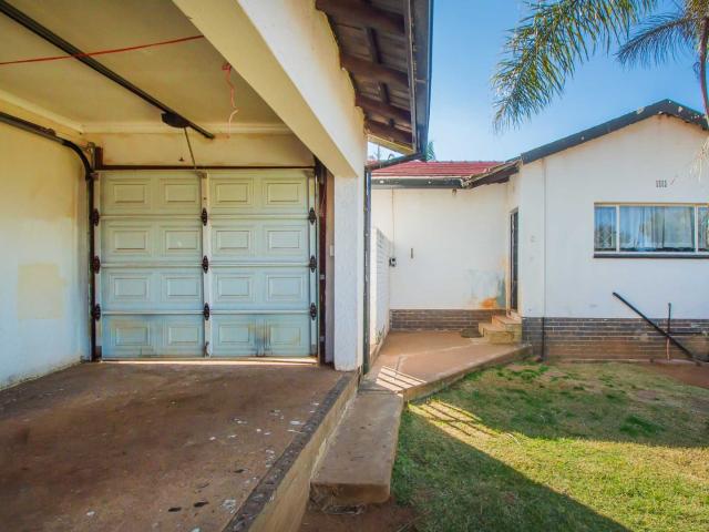 4 Bedroom House For Sale in Florida Park