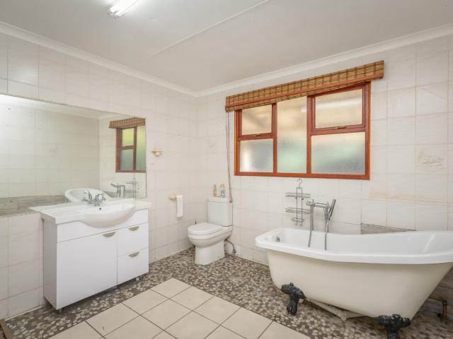 4 Bedroom House For Sale in Kosmos