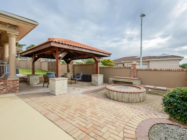 4 Bedroom House For Sale in Kamma Creek